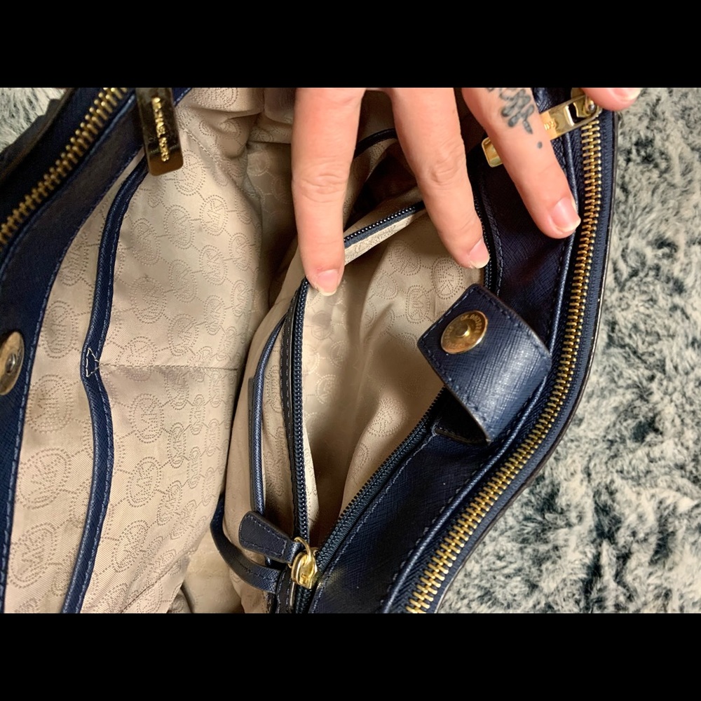 Authentic Michael Kors purse - Picture 4 of 9